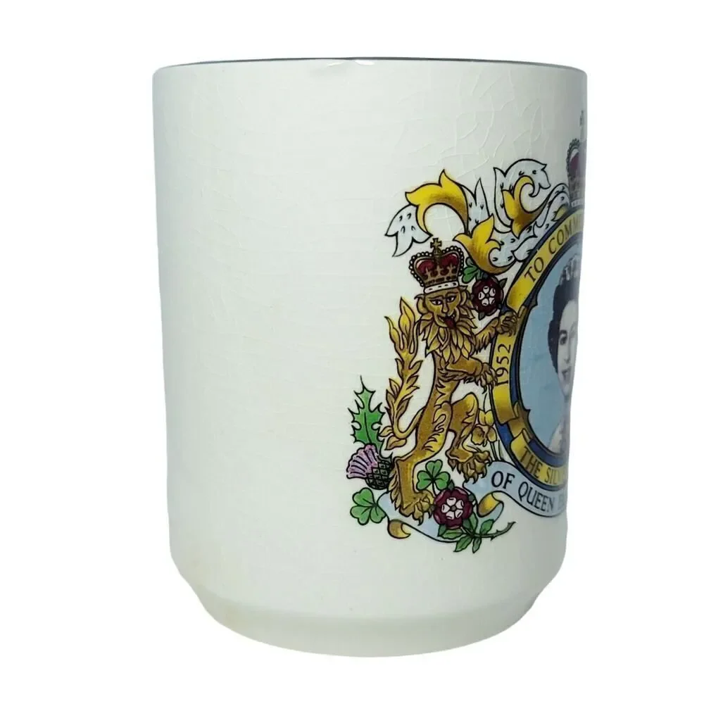 Queen Elizabeth II Silver Jubilee 1952 1977 Cup‎ Coffee Tea Mug Vintage READ